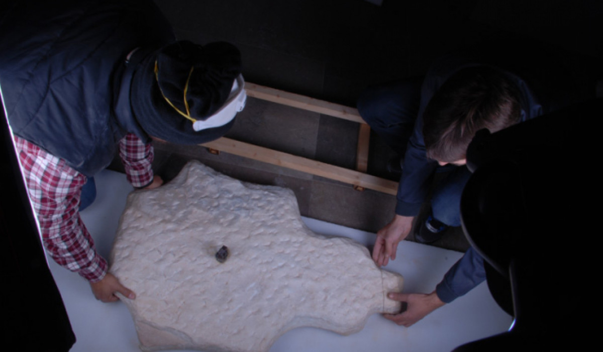 Movimiento e instalacion de colecciones de piedra del Museo de la Alhambra